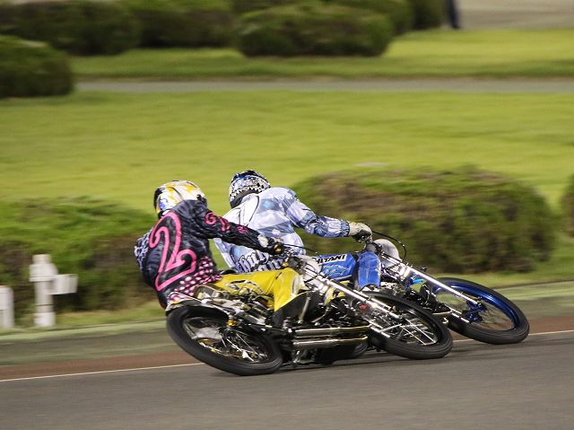 オートレースグランプリで青山周平と早川清太郎のマッチレース