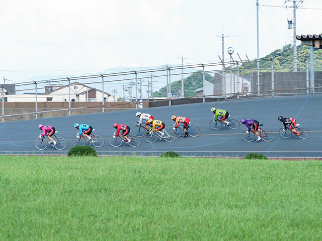 福井競輪開設73周年記念・不死鳥杯G3。決勝、打鐘手前2コーナー