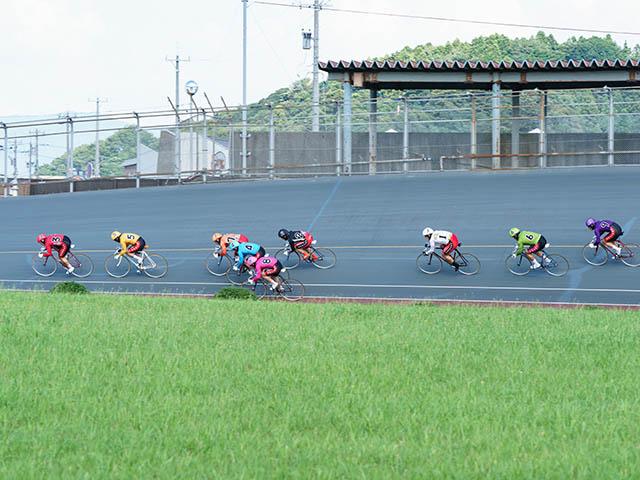福井競輪開設73周年記念・不死鳥杯G3。決勝、最終2コーナー付近
