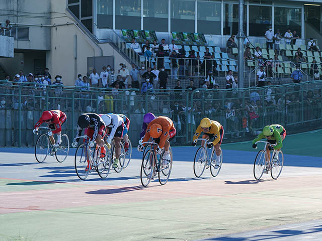 京都向日町競輪開設73周年記念平安賞の決勝レースゴール