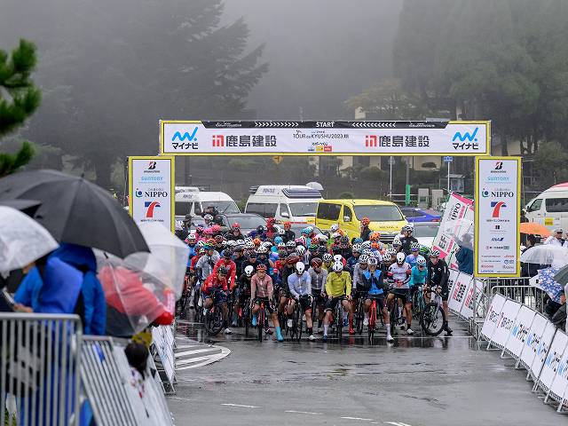 ツールド九州第2ステージ熊本阿蘇のスタートライン